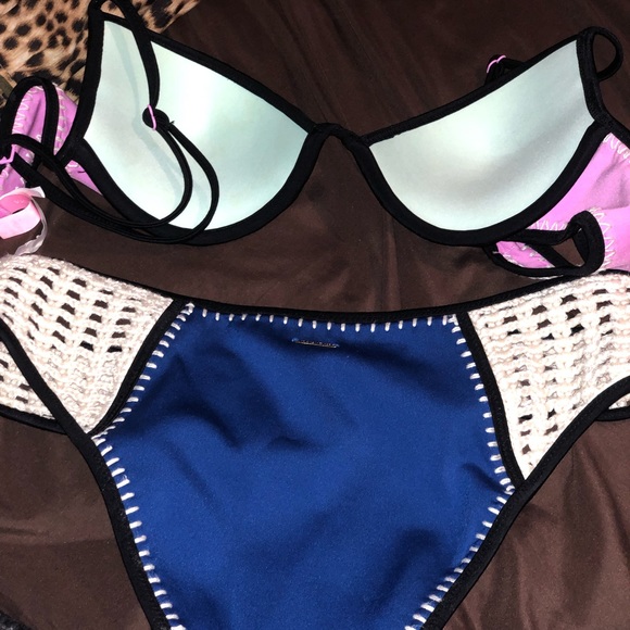 Bikini - Picture 2 of 2